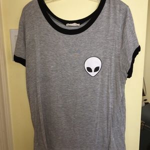 Gray alien printed tshirt